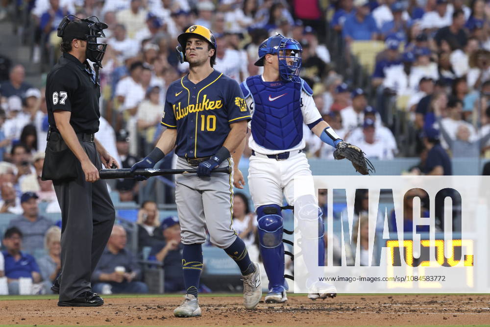 MLB, Baseball Herren, USA Postseason: NLCS Game 4 - Los Angeles Dodgers vs Milwaukee Brewers Milwaukee Brewers outfielder Sal Frelick strikes out during Game 4 of the National League Championship Series between the Los Angeles Dodgers and the Milwaukee Brewers at Dodger Stadium in Los Angeles, California, USA, 15 October 2026. LOS ANGELES CALIFORNIA UNITED STATES