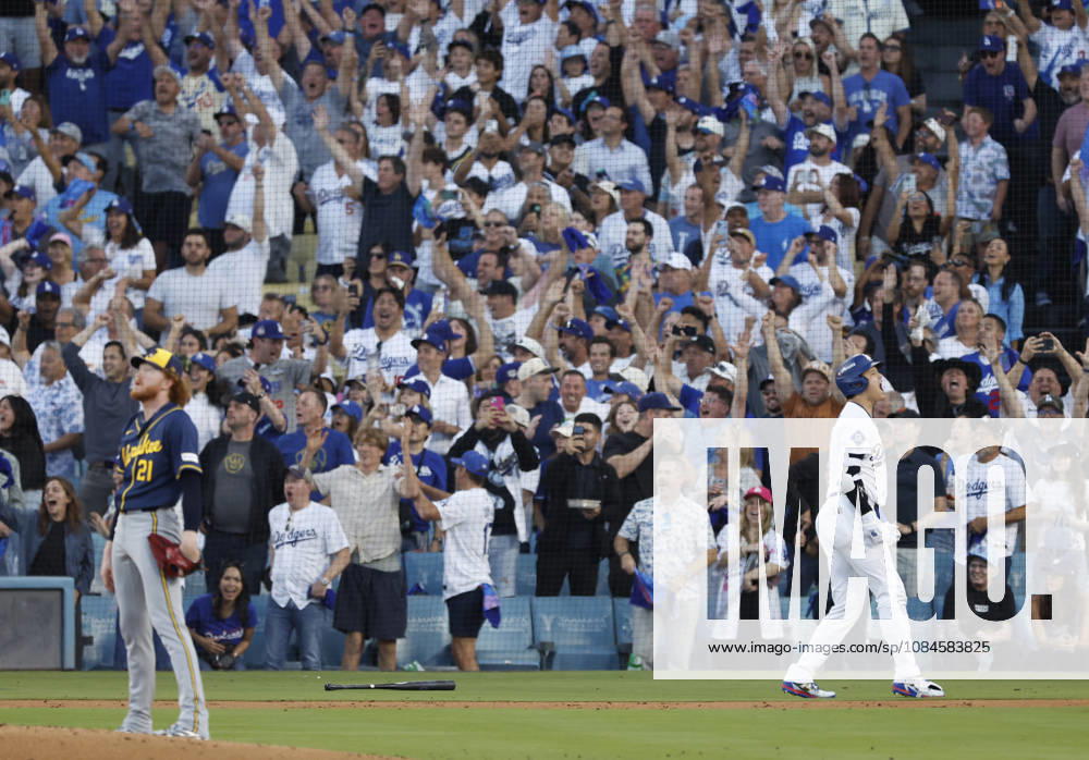 Los Angeles Dodgers designated hitter Shohei Ohtani (17) celebrates after hitting a three-run home run as Milwaukee Brewers pitcher Dustin May (21) watches the ball in the second inning during game four of the MLB, Baseball Herren, USA National League Championship Series at Dodger Stadium in Los Angeles, California, on Thursday, October 15, 2026. LAP20261015735 CAROLINExBREHMAN