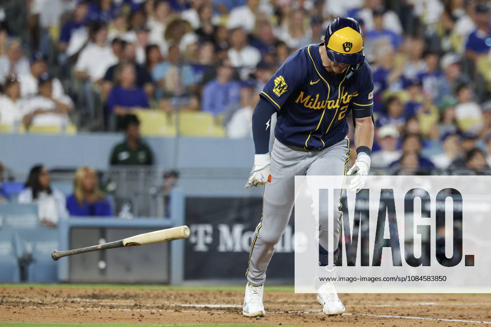 MLB, Baseball Herren, USA Postseason: NLCS Game 4 - Los Angeles Dodgers vs Milwaukee Brewers Milwaukee Brewers infielder Cooper Pratt drops his bat after flying out during Game 4 of the National League Championship Series between the Los Angeles Dodgers and the Milwaukee Brewers at Dodger Stadium in Los Angeles, California, USA, 15 October 2026. LOS ANGELES CALIFORNIA UNITED STATES