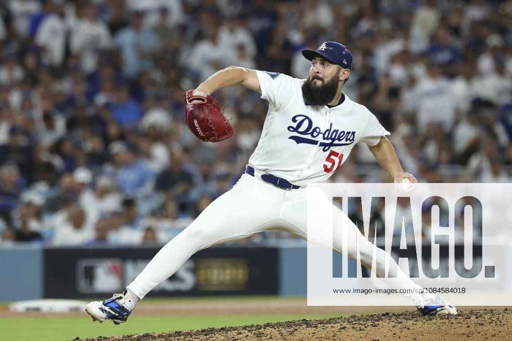 MLB, Baseball Herren, USA Postseason: NLCS Game 4 - Los Angeles Dodgers vs Milwaukee Brewers Los Angeles Dodgers pitcher Alex Vesia in action during the Game 4 of the National League Championship Series between the Los Angeles Dodgers and the Milwaukee Brewers at Uniqlo Field in Dodger Stadium in Los Angeles, California, USA, 15 October 2026. LOS ANGELES CALIFORNIA UNITED STATES