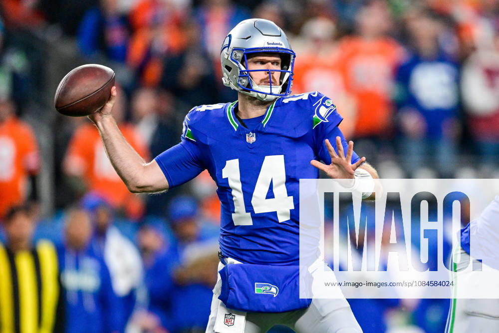 DENVER, CO - OCTOBER 15: Seattle Seahawks quarterback Sam Darnold (14) passes in the first quarter during a game between the Seattle Seahawks and the Denver Broncos at Empower Field at Mile High on October 15, 2026 in Denver, Colorado. (Photo by Dustin Bradford Icon Sportswire) NFL, American Football Herren, USA OCT 15 Seahawks at Broncos Icon132261015006