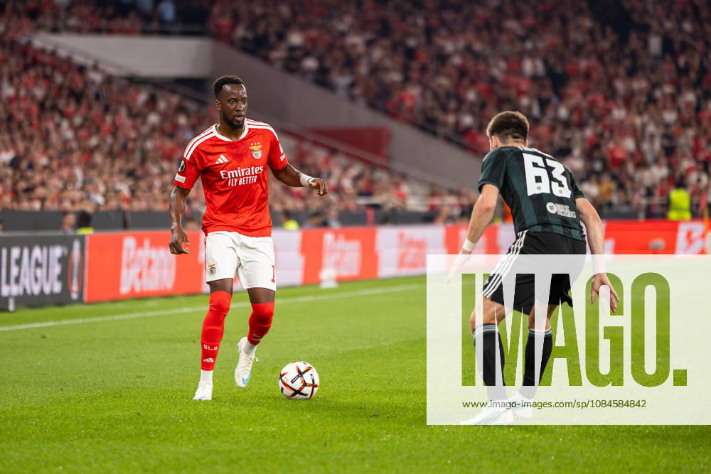 Dodi Lukebakio (L) of Benfica and Kieran Tierney (R) of Celtic seen in action during the UEFA Europa League match between Benfica and Celtic at Estadio da Luz. Final score; Benfica 4:1 Celtic Lisbon Portugal - ZUMAs197 20261015_aaa_s197_526