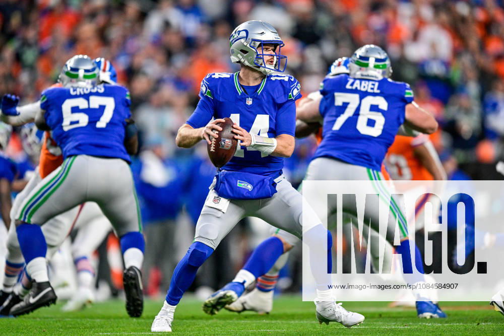 DENVER, CO - OCTOBER 15: Seattle Seahawks quarterback Sam Darnold (14) passes in the first quarter during a game between the Seattle Seahawks and the Denver Broncos at Empower Field at Mile High on October 15, 2026 in Denver, Colorado. (Photo by Dustin Bradford Icon Sportswire) NFL, American Football Herren, USA OCT 15 Seahawks at Broncos Icon132261015017