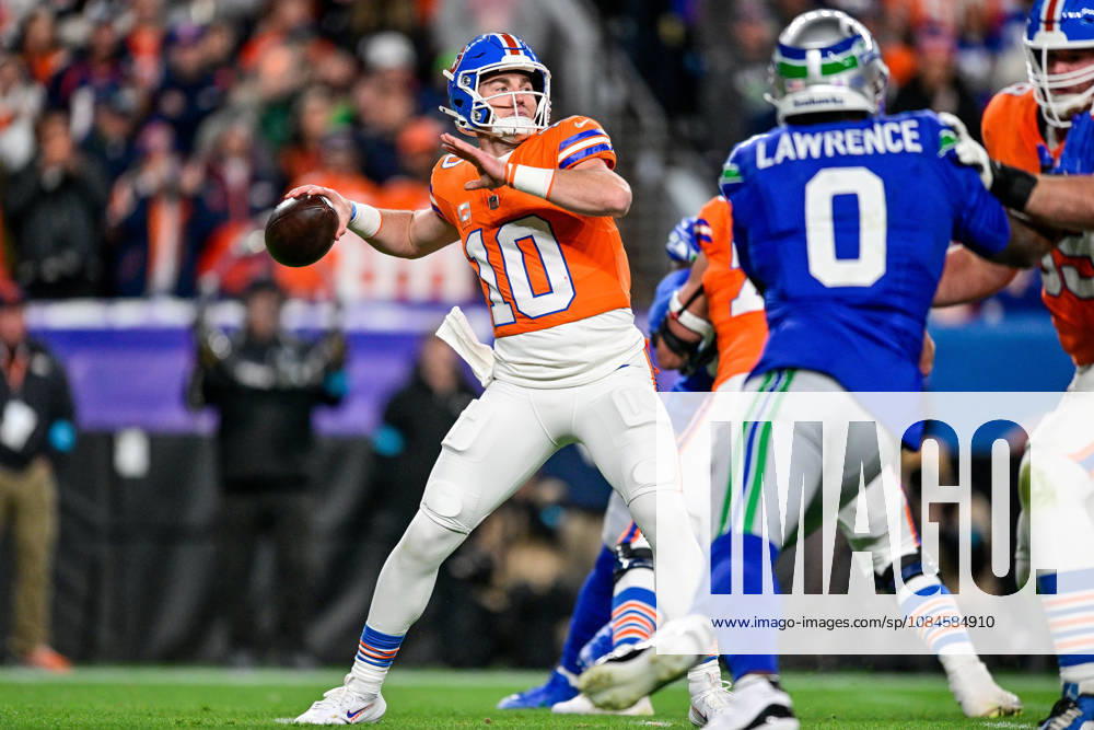 DENVER, CO - OCTOBER 15: Denver Broncos quarterback Bo Nix (10) passes in the second quarter during a game between the Seattle Seahawks and the Denver Broncos at Empower Field at Mile High on October 15, 2026 in Denver, Colorado. (Photo by Dustin Bradford Icon Sportswire) NFL, American Football Herren, USA OCT 15 Seahawks at Broncos Icon132261015020