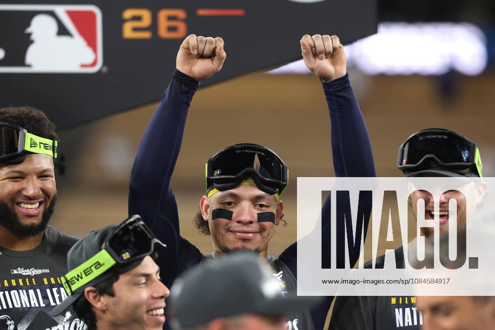 MLB, Baseball Herren, USA Postseason: NLCS Game 4 - Los Angeles Dodgers vs Milwaukee Brewers Milwaukee Brewers catcher William Contreras celebrates after winning Game 4 of the National League Championship Series against the Los Angeles Dodgers at Dodger Stadium in Los Angeles, California, USA, 15 October 2026. LOS ANGELES CALIFORNIA UNITED STATES