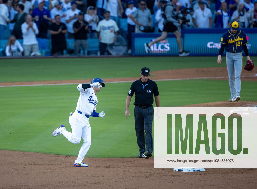 Los Angeles Dodgers Shohei Ohtani runs the bases as he hits a 3 run home run the second inning against the Milwaukee Brewers in Game 4 of the National League Championship Series at Dodgers Stadium in Los Angeles, California on Oct. 15, 2026. . . Los Angeles USA - ZUMAa60_ 0869623085st
