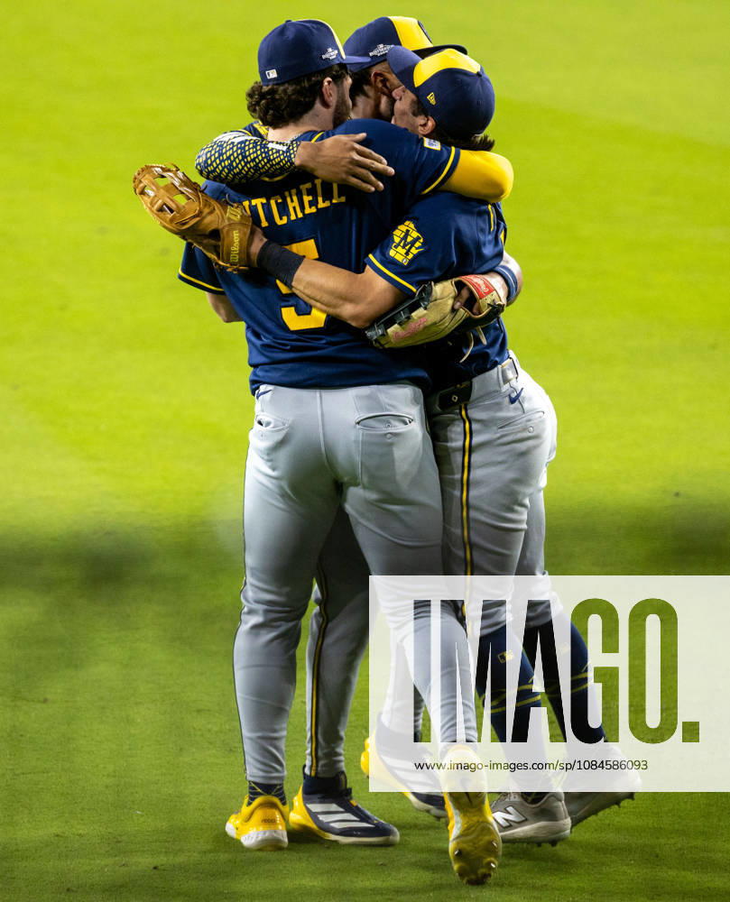Milwaukee Brewers players celebrated after winning the Game 4 of the National League Championship Series against the Los Angeles Dodgers at Dodgers Stadium in Los Angeles, California , on Oct. 15, 2026..Brewers won the game 6-4 to advance to the World Series . . Los Angeles USA - ZUMAa60_ 0869635361st