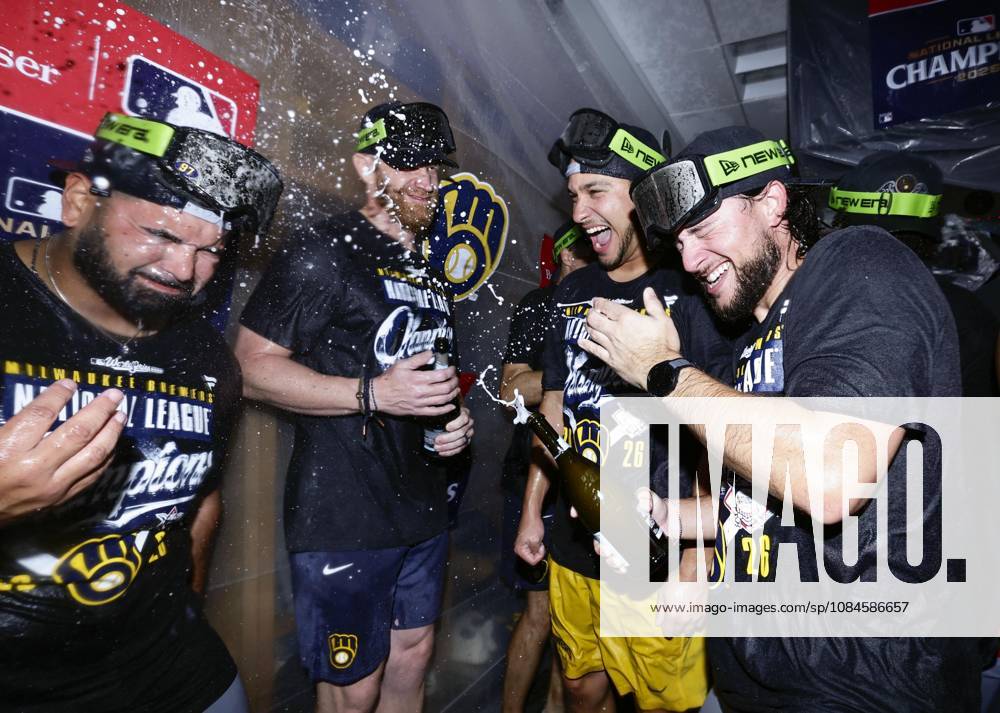 Baseball: Championship Series between Brewers and Dodgers The Milwaukee Brewers celebrate after clinching a spot in the World Series by defeating the Los Angeles Dodgers in Game 4 of the National League Championship Series at Dodger Stadium in Los Angeles on Oct. 15, 2026. A14AA0005631041P