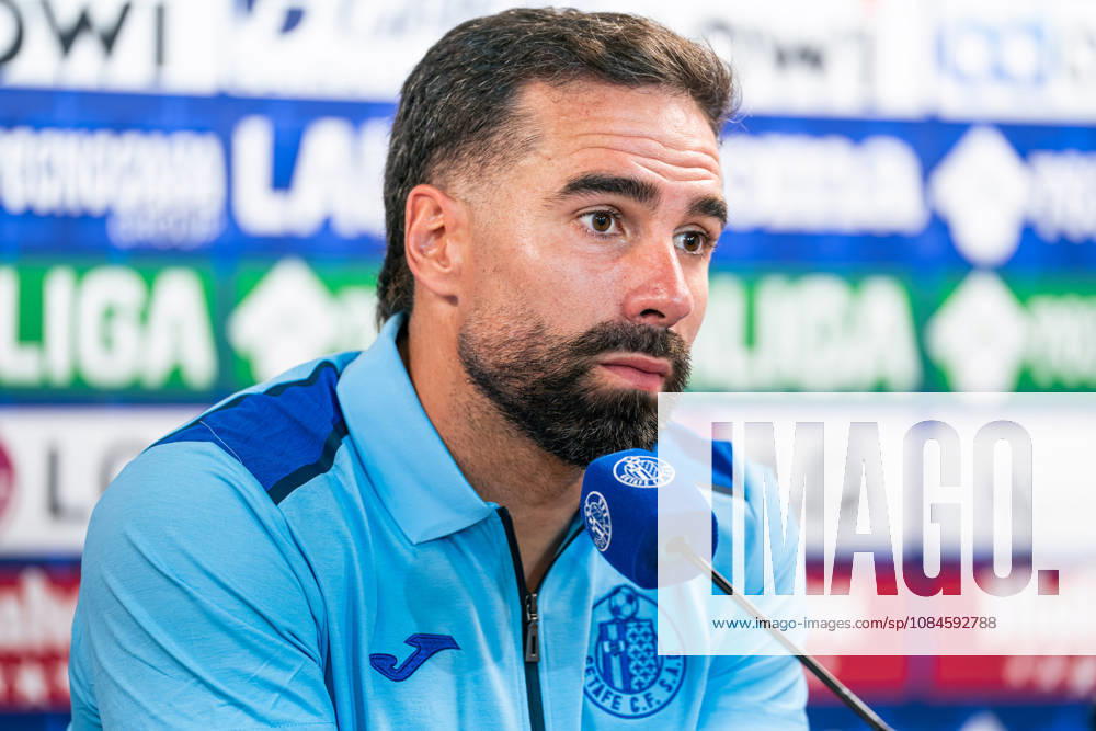 IPA89760497 - MADRID, OCTOBER 16. Daniel Carvajal is unveiled as a new player for Getafe CF. Daniel Carvajal during his unveiling as a new player for Getafe CF at Estadio Coliseum on October 16, 2026, in Getafe, Spain. (Photo by: Tomas Garrido) during the Getafe CF press conference, PK, Pressekonferenz with Dani Carvajal, a Spanish La Liga match in Madrid, Spain, on October 16, 2026