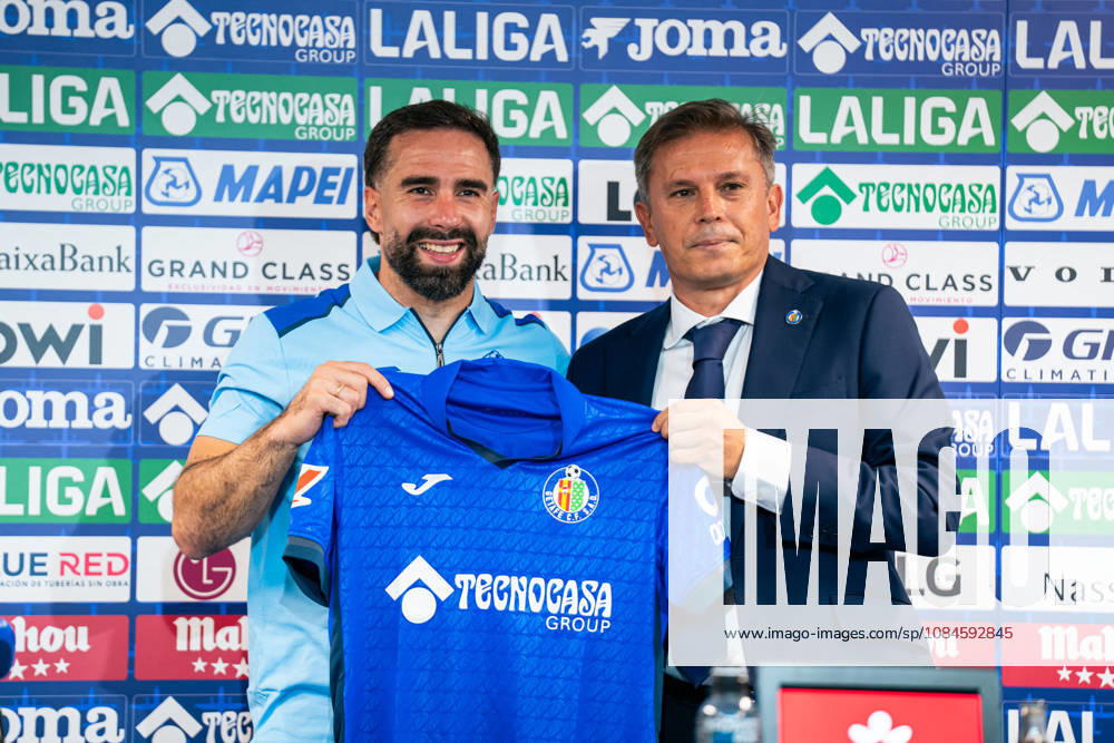 SOCCER - LaLiga - Getafe CF - press conference, PK, Pressekonferenz with Dani Carvajal Photo by IPA ABACAPRESS.COM89760505 - MADRID, OCTOBER 16. Daniel Carvajal and Toni Munoz pose in the Getafe CF uniform during his unveiling as a new Getafe CF player. Daniel Carvajal was unveiled as a new Getafe CF player at Estadio Coliseum on October 16, 2026, in Getafe, Spain. (Photo by: Tomas Garrido) during the Getafe CF press conference with Dani Carvajal, ahead of a Spanish La Liga match in Madrid, Spain, on October 16, 2026 Madrid Spain