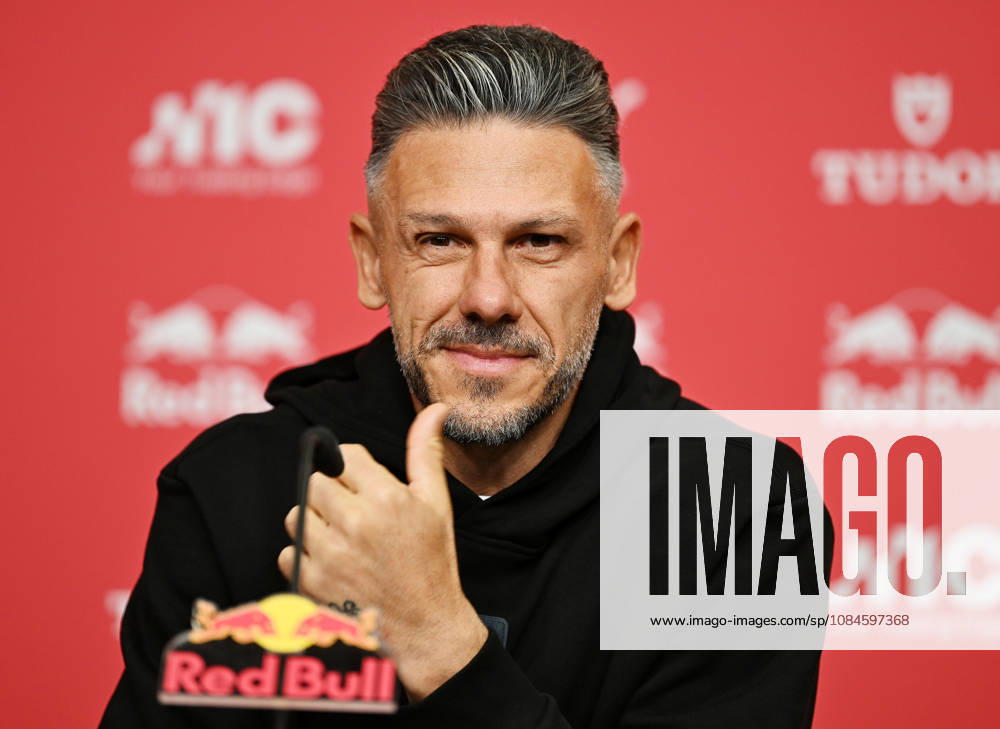 2026–2027 Bundesliga Season, Matchday 6, RB Leipzig Press Conference Ahead of Bayern Munich vs. RB Leipzig on October 16, 2026: Martin Demichelis, RB Leipzig coach, at the RB Leipzig press conference ahead of the Bundesliga match against Bayern Munich on October 16, 2026. Demichelis gives a thumbs-up. Leipzig, Saxony, Germany. Red Bull Training Facility on Cottaweg