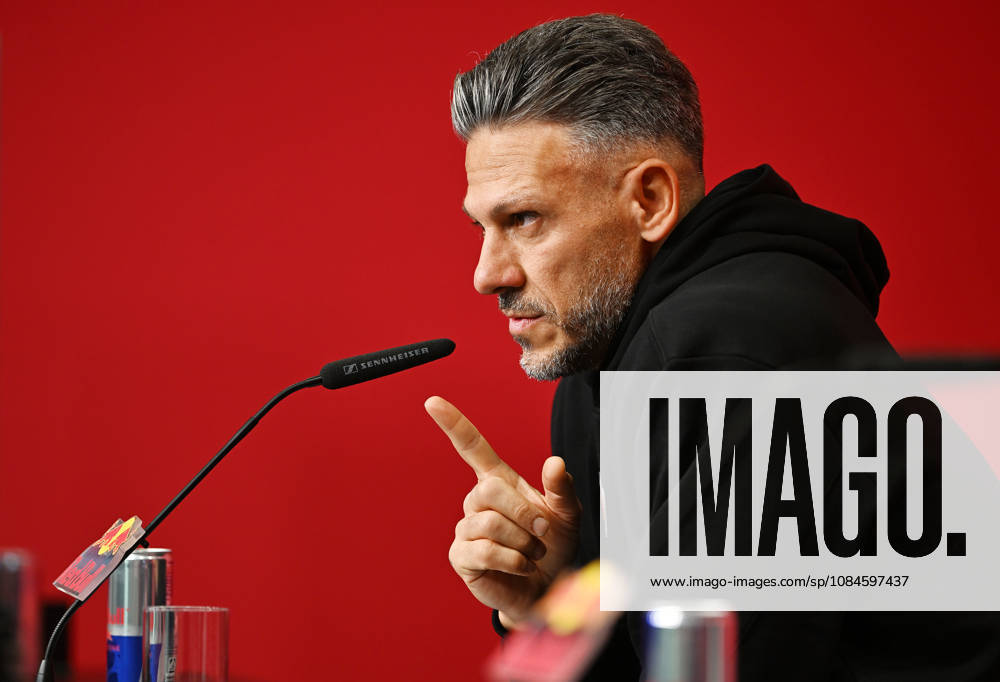 2026–2027 Bundesliga Season, Matchday 6, RB Leipzig Press Conference Ahead of Bayern Munich vs. RB Leipzig on October 16, 2026: Martin Demichelis, RB Leipzig coach, at the RB Leipzig press conference ahead of the Bundesliga match against Bayern Munich on October 16, 2026. Demichelis raises his index finger. Leipzig, Saxony, Germany. Red Bull Training Facility on Cottaweg