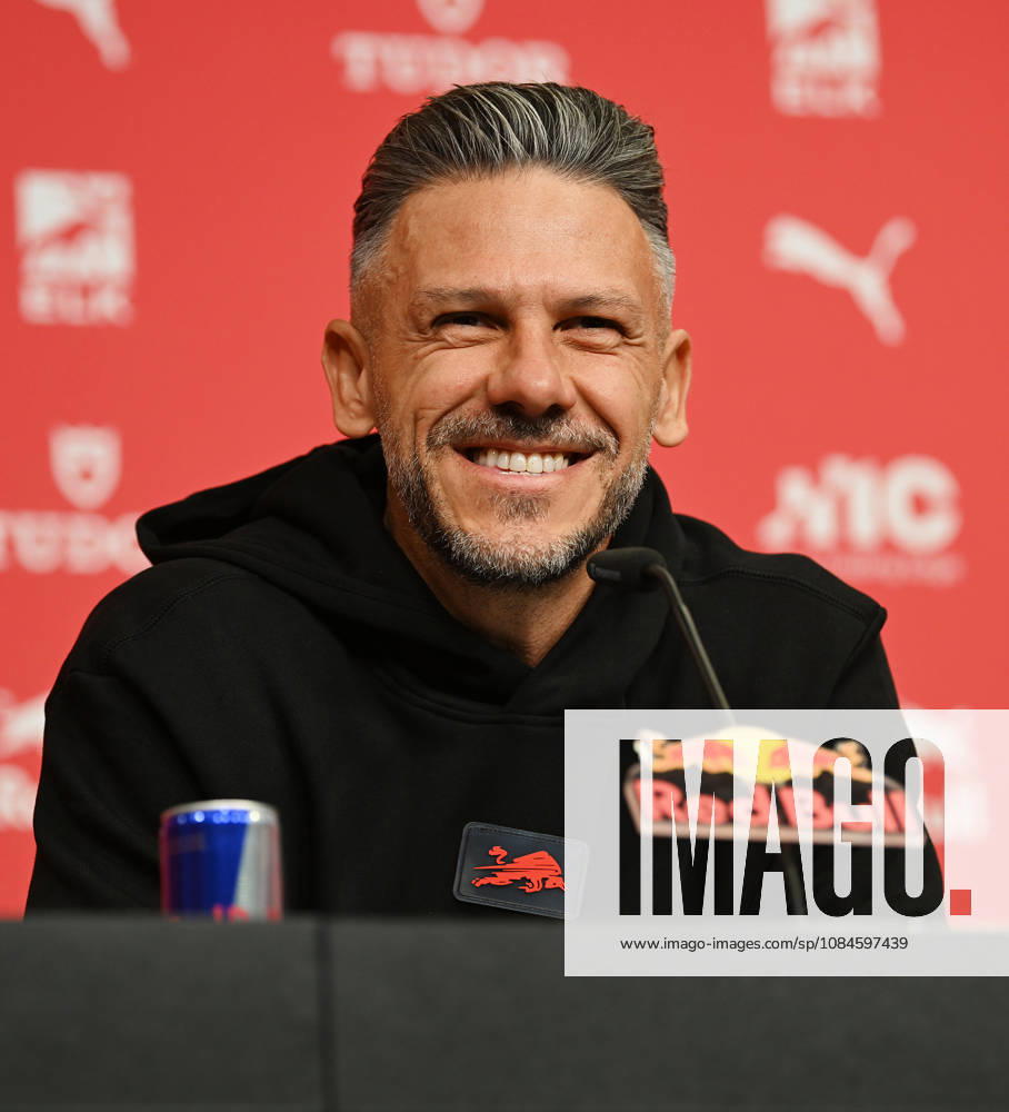 2026–2027 Bundesliga Season, Matchday 6, RB Leipzig Press Conference Ahead of Bayern Munich vs. RB Leipzig on October 16, 2026: Martin Demichelis, RB Leipzig coach, at the RB Leipzig press conference ahead of the Bundesliga match against Bayern Munich on October 16, 2026. Demichelis raises his index finger. Leipzig, Saxony, Germany. Red Bull Training Facility on Cottaweg