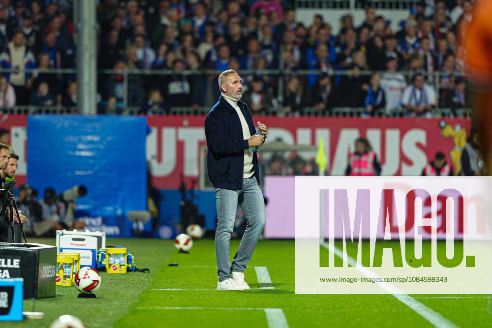 Tim Walter, Holstein Kiel, Coach (GER), Holstein Kiel vs. Hertha BSC, Soccer, 2. Bundesliga, Matchday 08, 2026–2027 Season, October 16, 2026 DFL regulations prohibit any use of photographs as image sequences and or quasi-video (GER), Holstein Kiel vs. Hertha BSC, Soccer, 2. Bundesliga, Matchday 8, 2026–2027 Season, October 16, 2026, Kiel