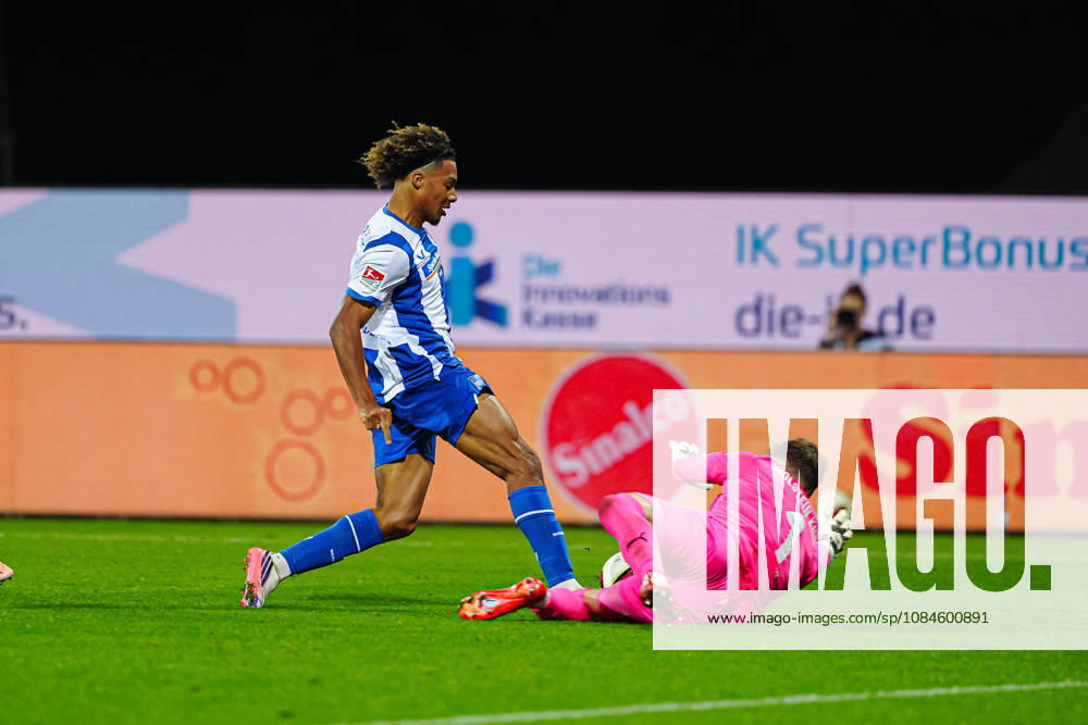 Oluwaseun Adewumi, Hertha BSC, 19, Timon Weiner, Holstein Kiel, 01 GER, Holstein Kiel vs. Hertha BSC, Soccer, 2. Bundesliga, Matchday 08, 2026–2027 Season, October 16, 2026 DFL regulations prohibit any use of photographs as image sequences and or quasi-video GER, Holstein Kiel vs. Hertha BSC, Soccer, 2. Bundesliga, Matchday 8, 2026–2027 Season, October 16, 2026, Kiel