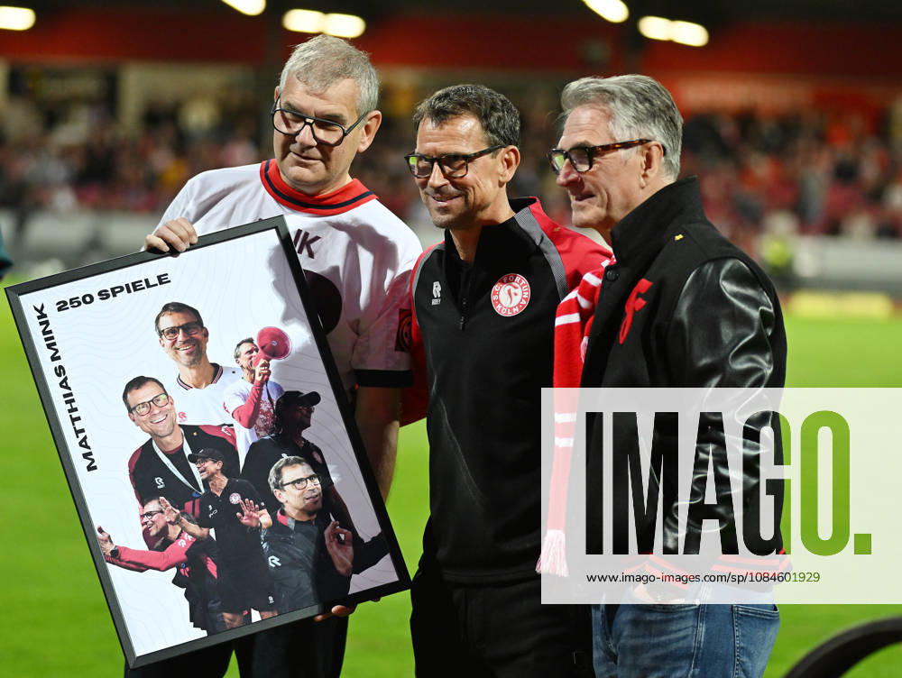 Soccer 3rd Division, Cologne, Fortuna Cologne vs. VFB Stuttgart II; Honorary award for Matthias Mink of Fortuna Cologne presented by Jürgen Weinzirl and Fortuna President Hanns Jörg Westendorf; on the right: Cologne