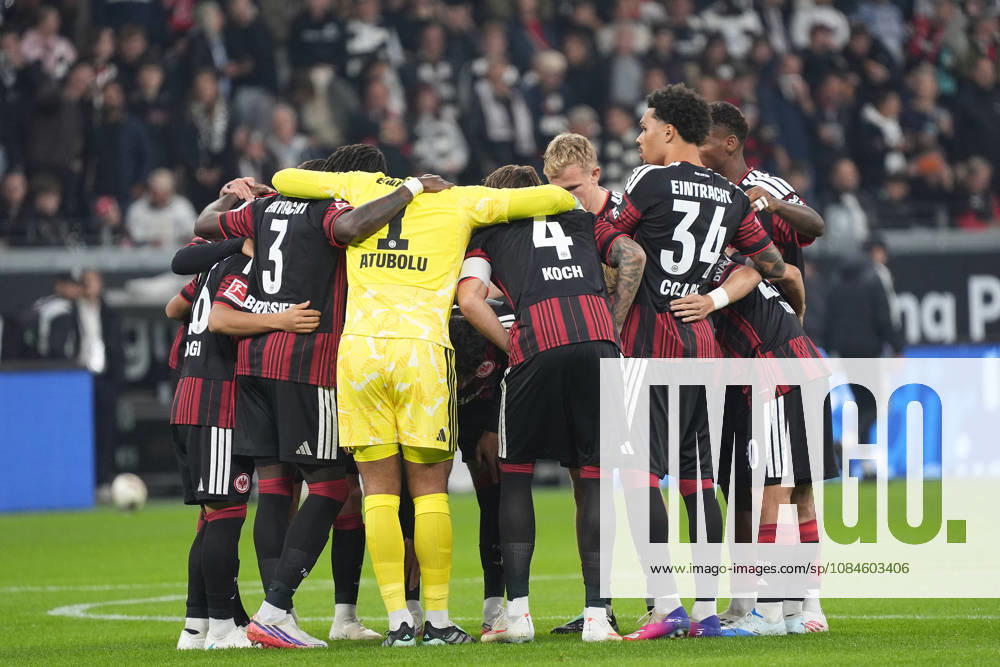 Eintracht holds a pre-game pep talk on October 16, 2026, Bundesliga, Season 26–27: Eintracht Frankfurt vs. 1. FC Köln, Deutsche Bank Park, Matchday 6