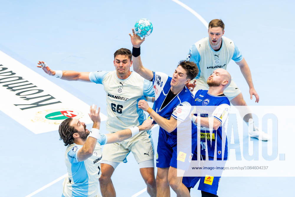 GER, Handball, Men, Season 26–27, Opel 1st Division, Matchday 9, ThSV Eisenach vs. VfL Gummersbach, Oskar Joelsson (ThSV Eisenach), 3; Stepan Zeman (VfL Gummersbach), 99817 Eisenach, Werner Assmann, Am Sportpark, Thuringia, Germany