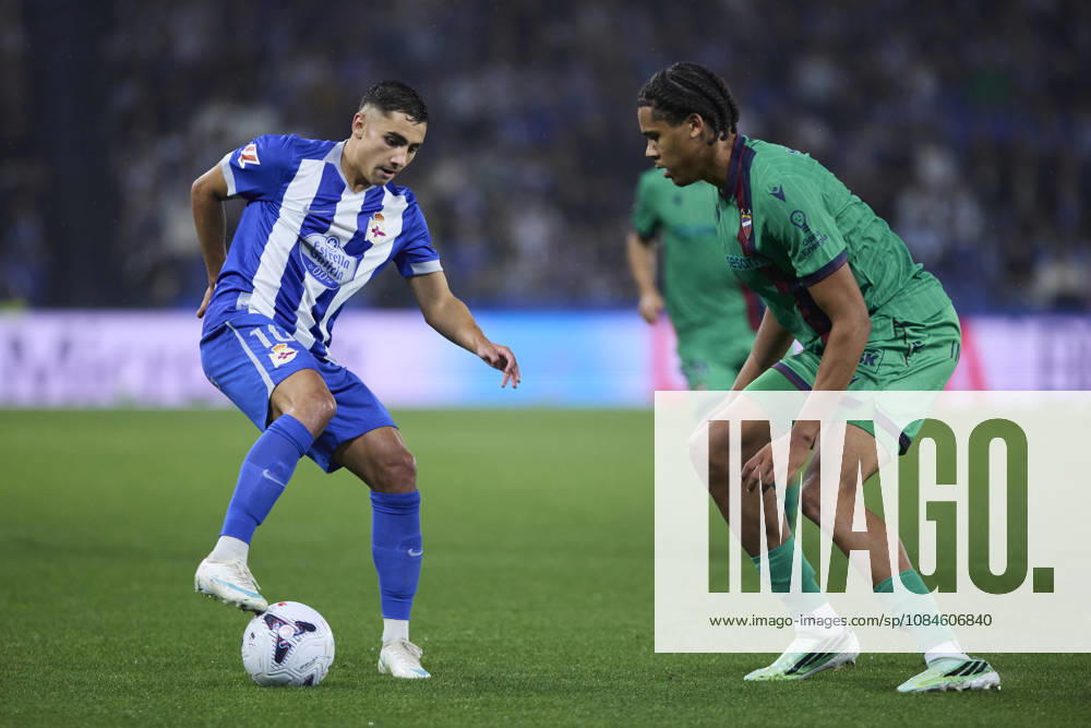 Deportivo de la Coruna v Levante UD - LaLiga EA Sports A CORUNA, SPAIN - OCTOBER 16: Yeremay Hernandez of Deportivo de la Coruna competes for the ball with Ifeanyi Ndukwe of Levante UD during to the LaLiga Hypermotion match between Deportivo de A Coruna and Levante UD at Abanca Riazor Stadium on October 16, 2026, A Coruna, Spain. (Photo by Diego Simon Photo Players Images Magara Press) A Coruna Abanca Riazor Stadium Spain