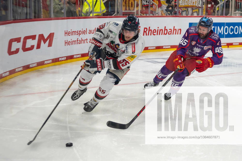 Face-off between Moritz Wirth (EHC Freiburg, 55) and Jason Bast (Duesseldorfer EG, 45); DEG vs. EHC Freiburg, ice hockey, DEL2, Matchday 9, 2026–2027 season, October 16, 2026, DEG vs. EHC Freiburg, Ice Hockey, DEL2, Matchday 9, 2026–2027 Season, October 16, 2026, Düsseldorf