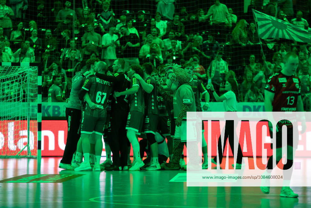 Handball, HBL2: SC DHfK Leipzig vs. ASV Hamm Westfalen, October 16, 2026—Victory celebrations in green at SC DHfK Leipzig. Handball, 2nd Bundesliga, 2026–2027 season, Matchday 8: SC DHfK Leipzig vs. ASV Hamm Westfalen on October 16, 2026, at the Quarterback Immobilien Arena Leipzig