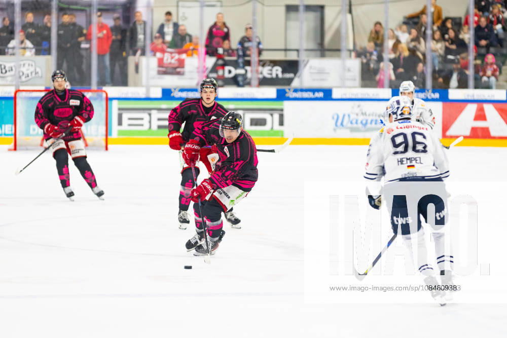 DEL2 Matchday 9 ice hockey game between EV Landshut and the Ravensburg Towerstars on October 16, 2026, at the VR Bank Landshut Arena in Landshut, Germany: Jakob Mayenschein (EV Landshut, No. 41) and Niclas Hempel (Ravensburg Towerstars, No. 96) seen during the DEL2 Matchday 9 ice hockey game between EV Landshut and the Ravensburg Towerstars on October 16, 2026, at the VR Bank Landshut Arena in Landshut, Germany