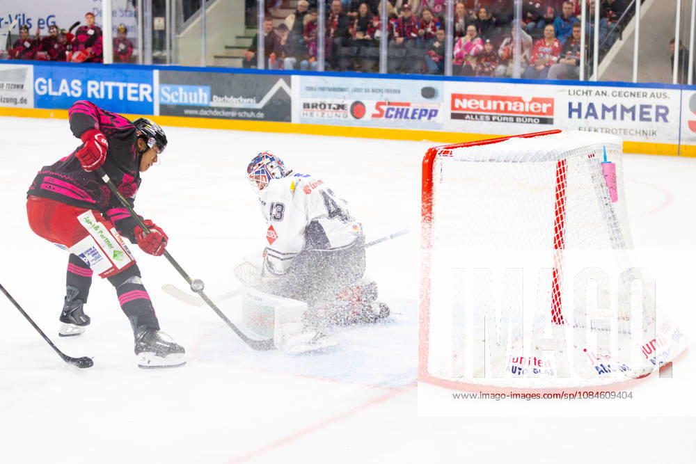 DEL2 Matchday 9 ice hockey game between EV Landshut and the Ravensburg Towerstars on October 16, 2026, at the VR Bank Landshut Arena in Landshut, Germany: A scoring chance by EV Landshut, saved by Ilya Sharipov of the Ravensburg Towerstars (43), during the DEL2 Matchday 9 ice hockey game between EV Landshut and the Ravensburg Towerstars on October 16, 2026, at the VR Bank Landshut Arena in Landshut, Germany