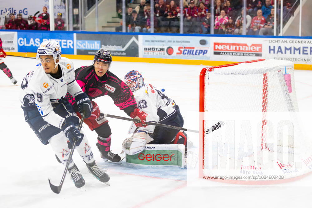 DEL2 Matchday 9 ice hockey game between EV Landshut and the Ravensburg Towerstars on October 16, 2026, at the VR Bank Landshut Arena in Landshut, Germany. Ryan Odude (Ravensburg Towerstars, 79), Ilya Sharipov of the Ravensburg Towerstars (No. 43) and Seonwoo Park of EV Landshut (No. 96) seen in action during the DEL2 Matchday 9 ice hockey game between EV Landshut and the Ravensburg Towerstars on October 16, 2026, at the VR Bank Landshut Arena in Landshut, Germany