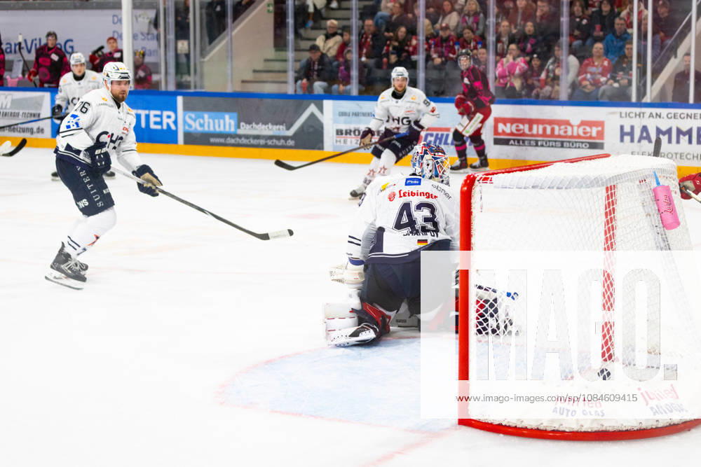 DEL2 Matchday 9 ice hockey game between EV Landshut and the Ravensburg Towerstars on October 16, 2026, at the VR Bank Landshut Arena in Landshut, Germany: An EV Landshut goal seen during the DEL2 Matchday 9 ice hockey game between EV Landshut and the Ravensburg Towerstars on October 16, 2026, at the VR Bank Landshut Arena in Landshut, Germany