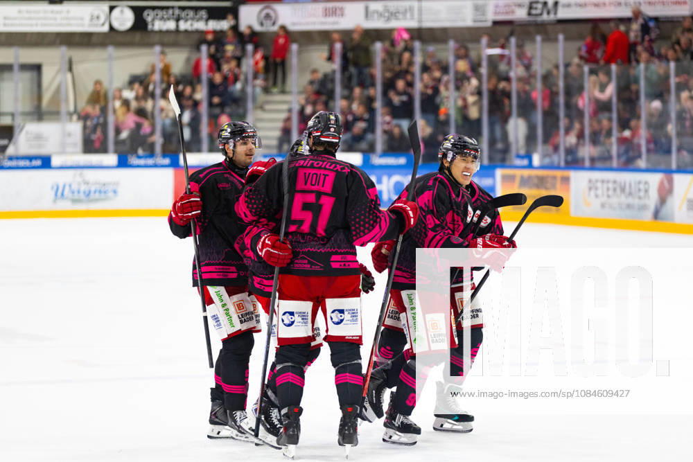 DEL2 Matchday 9 ice hockey game between EV Landshut and the Ravensburg Towerstars on October 16, 2026, at the VR Bank Landshut Arena in Landshut, Germany. EV Landshut celebrates a goal during the DEL2 Matchday 9 ice hockey game between EV Landshut and the Ravensburg Towerstars on October 16, 2026, at the VR Bank Landshut Arena in Landshut, Germany.