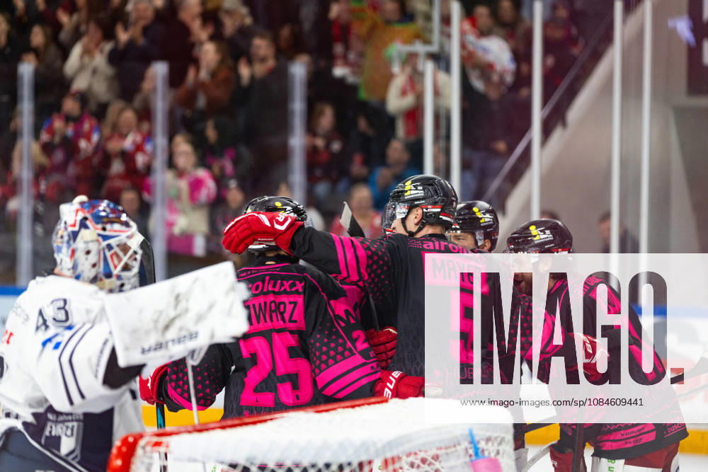 DEL2 Matchday 9 ice hockey game between EV Landshut and the Ravensburg Towerstars on October 16, 2026, at the VR Bank Landshut Arena in Landshut, Germany. EV Landshut celebrates a goal during the DEL2 Matchday 9 ice hockey game between EV Landshut and the Ravensburg Towerstars on October 16, 2026, at the VR Bank Landshut Arena in Landshut, Germany.