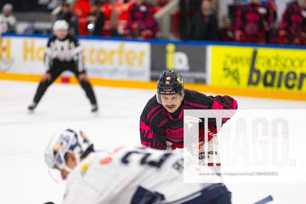 DEL2 Matchday 9 ice hockey game between EV Landshut and the Ravensburg Towerstars on October 16, 2026, at the VR Bank Landshut Arena in Landshut, Germany. David Elsner of EV Landshut, number 61, is seen during the DEL2 Matchday 9 ice hockey game between EV Landshut and the Ravensburg Towerstars on October 16, 2026, at the VR Bank Landshut Arena in Landshut, Germany.
