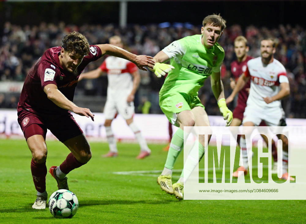 Soccer 3rd Division, Cologne, Fortuna Cologne vs. VFB Stuttgart II, Enzo Wirtz, SC Fortuna Cologne, Enzo Wirtz, SC Fortuna Cologne (left), and goalkeeper Jerik von der Felsen, VFB Stuttgart (right), Cologne