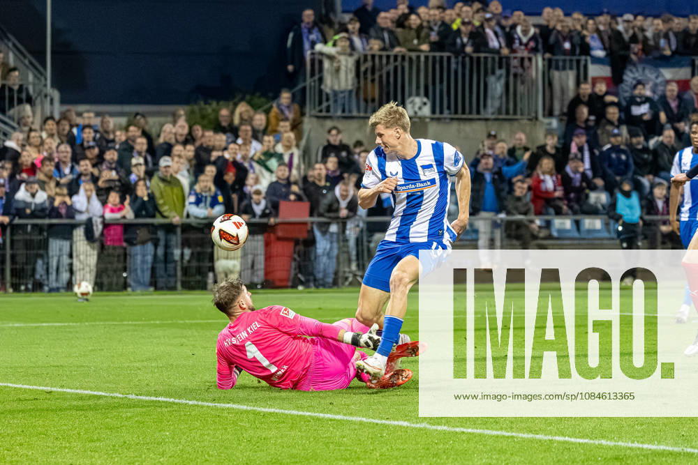 Soccer 2. Bundesliga Men s 2026–2027 Season, Matchday 8: Holstein Kiel vs. Hertha BSC (Kiel in dark blue), Berlin in white and blue stripes Timon Weiner (left), Luca Schuler Kiel Holstein Stadium, Westring 501 Schleswig-Holstein, Germany