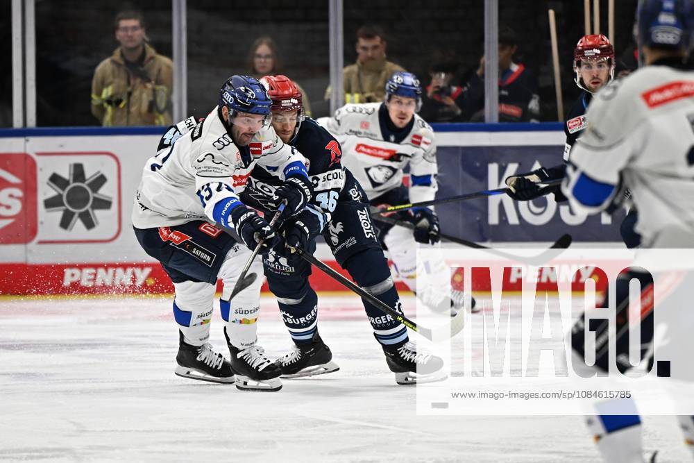 From left to right: Riley Barber (ERC Ingolstadt, 37), Eric Martinsson (Schwenninger Wild Wings, 46). Schwenninger Wild Wings vs. ERC Ingolstadt, DEL, Regular Season, Matchday 8, 2026–2027 Season, October 16, 2026: Schwenninger Wild Wings vs. ERC Ingolstadt, DEL, Regular Season, Matchday 8, 2026–2027 Season, October 16, 2026, Schwenningen