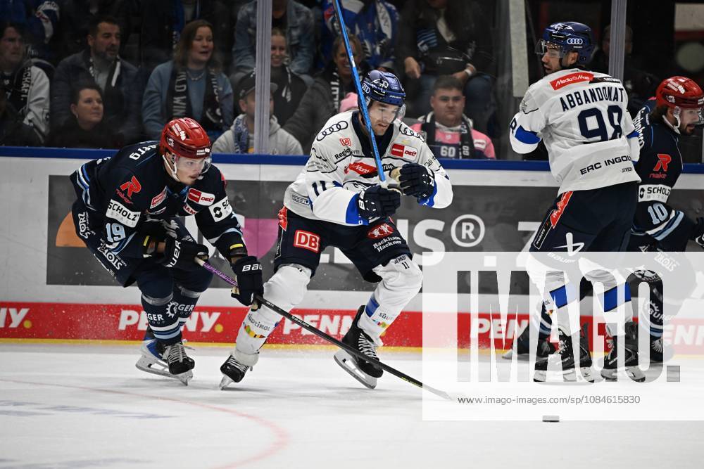 From left to right: Hakon Haenelt (Schwenninger Wild Wings 19), Kenny Agostino (ERC Ingolstadt 11). Schwenninger Wild Wings vs. ERC Ingolstadt, DEL, Regular Season, Matchday 8, 2026–2027 Season, October 16, 2026 Schwenninger Wild Wings vs. ERC Ingolstadt, DEL, Regular Season, Matchday 8, 2026–2027 Season, October 16, 2026 Schwenningen