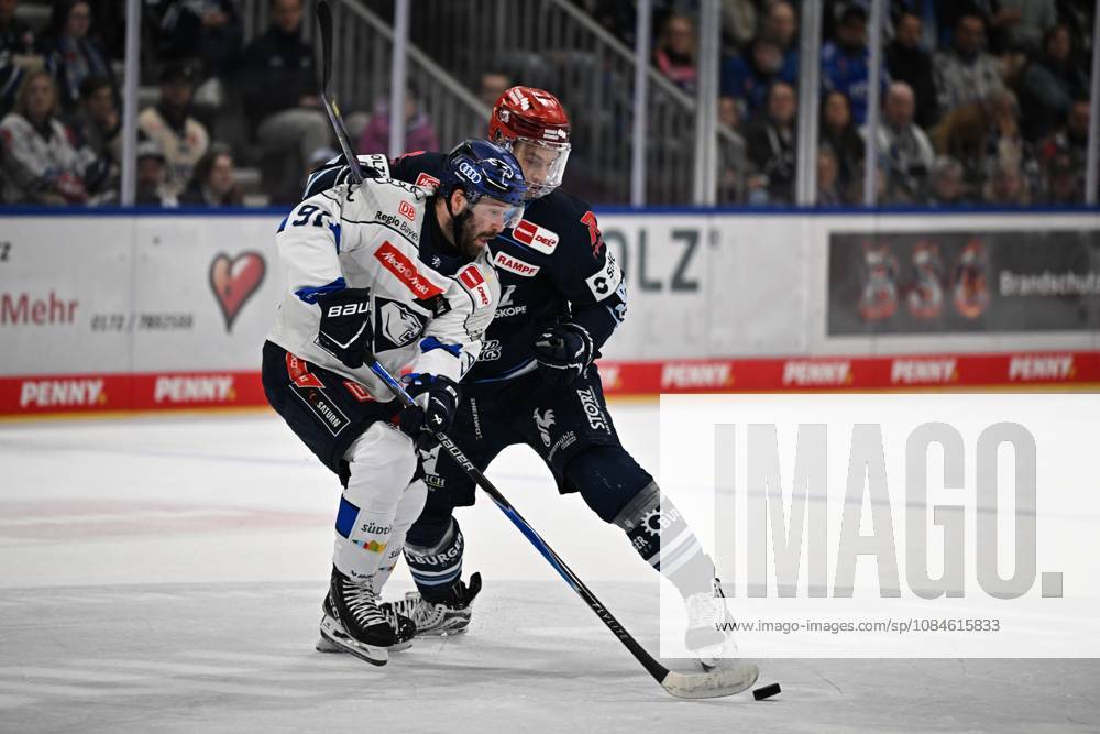 From left to right: Riley Sheen, ERC Ingolstadt; Riley Sheen, ERC Ingolstadt; 91 Sebastian Uvira, Schwenninger Wild Wings; 93 Schwenninger Wild Wings vs. ERC Ingolstadt, DEL, Regular Season, Matchday 8, 2026–2027 Season, October 16, 2026: Schwenninger Wild Wings vs. ERC Ingolstadt, DEL, Regular Season, Matchday 8, 2026–2027 Season, October 16, 2026, Schwenningen