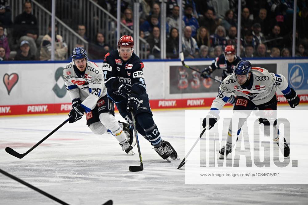 From left to right: Alex Breton (ERC Ingolstadt, 75), Alexander Karachun (Schwenninger Wild Wings, 47), Daniel Pietta (ERC Ingolstadt, 86). Schwenninger Wild Wings vs. ERC Ingolstadt, DEL, Regular Season, Matchday 8, 2026–2027 Season, October 16, 2026: Schwenninger Wild Wings vs. ERC Ingolstadt, DEL, Regular Season, Matchday 8, 2026–2027 Season, October 16, 2026, Schwenningen