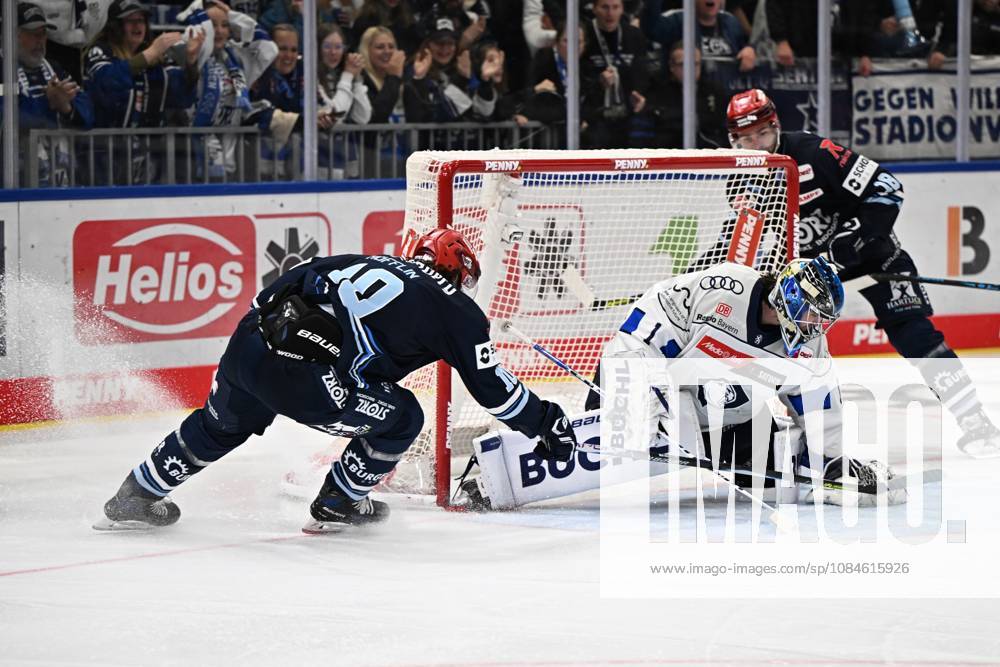 From left to right: Mirko Hoefflin (Schwenninger Wild Wings) 10, Jonas Stettmer (ERC Ingolstadt) 1 blocks a shot. Schwenninger Wild Wings vs. ERC Ingolstadt, DEL, Regular Season, Matchday 8, 2026–2027 season, October 16, 2026: Schwenninger Wild Wings vs. ERC Ingolstadt, DEL, Regular Season, Matchday 8, 2026–2027 Season, October 16, 2026, Schwenningen