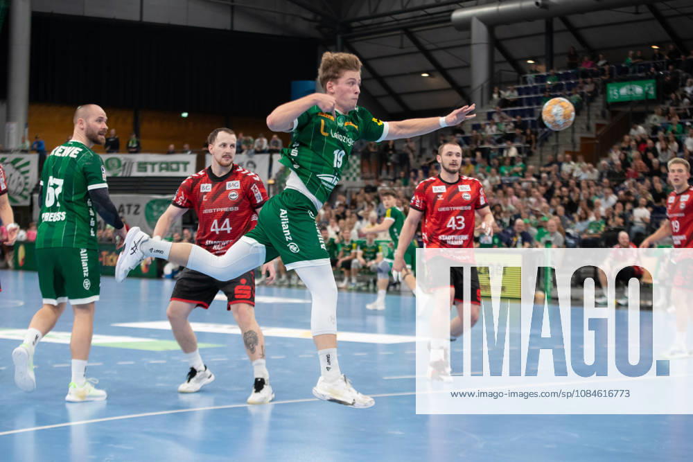 Handball, HBL2: SC DHfK Leipzig vs. ASV Hamm Westfalen, October 16, 2026; Finn Schroven 19; SC DHfK Leipzig throws the ball; Handball, 2nd Bundesliga, 2026–2027 season, Matchday 8: SC DHfK Leipzig vs. ASV Hamm Westfalen on October 16, 2026, at the Quarterback Immobilien Arena Leipzig