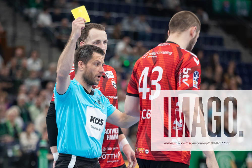 Handball, HBL2: SC DHfK Leipzig vs. ASV Hamm Westfalen, October 16, 2026. Referee Mirko Krag shows a yellow card (warning). Handball, 2nd Bundesliga, 2026–2027 season, Matchday 8: SC DHfK Leipzig vs. ASV Hamm Westfalen on October 16, 2026, at the Quarterback Immobilien Arena Leipzig