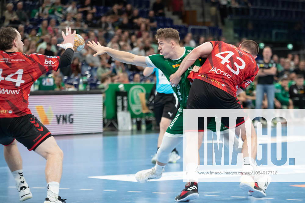 Handball, HBL2: SC DHfK Leipzig vs. ASV Hamm Westfalen, October 16, 2026; Fritz Leon Haake 6; SC DHfK Leipzig with a pass; Handball, 2nd Bundesliga, 2026–2027 season, Matchday 8: SC DHfK Leipzig vs. ASV Hamm Westfalen on October 16, 2026, at the Quarterback Immobilien Arena Leipzig