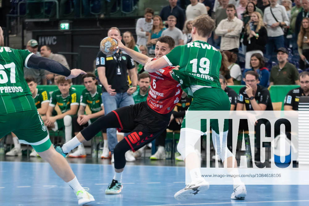 Handball, HBL2: SC DHfK Leipzig vs. ASV Hamm Westfalen, October 16, 2026; Aleksandar Capric 6; ASV Hamm Westfalen must prevail against Finn Schroven 19 and SC DHfK Leipzig. Handball, 2nd Bundesliga, 2026–2027 season, Matchday 8: SC DHfK Leipzig vs. ASV Hamm Westfalen on October 16, 2026, at the Quarterback Immobilien Arena Leipzig