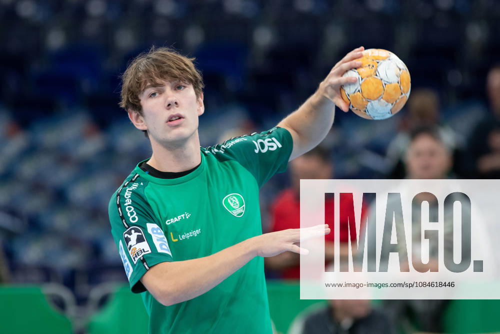 Handball, HBL2: SC DHfK Leipzig vs. ASV Hamm Westfalen, October 16, 2026; Staffan Peter, 18, of SC DHfK Leipzig during warm-ups; Handball practice; 2nd Bundesliga; 2026–2027 season; Matchday 8: SC DHfK Leipzig vs. ASV Hamm Westfalen on October 16, 2026, at the Quarterback Immobilien Arena Leipzig