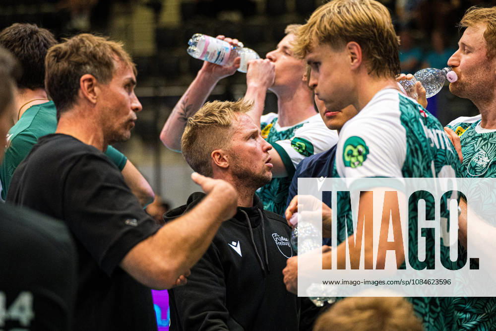 Men s Volleyball I 2026–2027 Season 2026 League Cup Quarterfinals VfB Friedrichshafen vs. FT1844 Freiburg October 16, 2026 Jakob Schönhagen, Coach, FT1844 Freiburg speaks with the team during the timeout