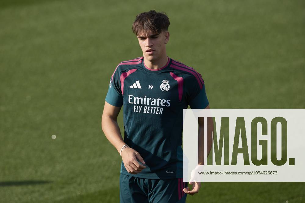 Carlos Espi (Real Madrid CF) is seen in action during a training session on the eve of the LaLiga EA SPORTS 2026 2027 match between Real Madrid CF and Sevilla FC..Real Madrid CF is holding its final training session and press conference, PK, Pressekonferenz ahead of its ninth LaLiga game. Madrid Spain - ZUMAs197 20261017_aaa_s197_023