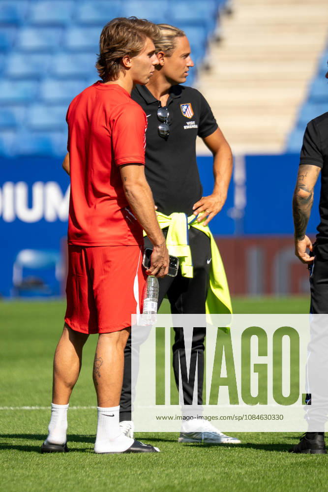 RCD Espanyol vs AT Madrid, Barcelona, RCDE Stadium October 17, La Liga EA Sports. Spain RCDE STADIUM, CORNELLA DE LLOBREGAT, SPAIN - OCTOBER 17: Marcos Llorente of Club Atletico de Madrid inspects the pitch prior to the LALIGA EA SPORTS match between RCD Espanyol and Club Atletico de Madrid at RCDE Stadium on October 17, 2026 in Cornella de Llobregat, Spain., Credit: 2026 Ãvan Sanchez Jimenez Ivan Sanchez Avalon