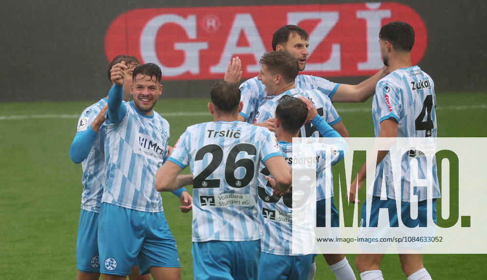 Stuttgart Soccer, Regionalliga Southwest; Stuttgarter Kickers vs. TSV Steinbach Haiger; Kickers celebrating; Yannick Glessing on the left