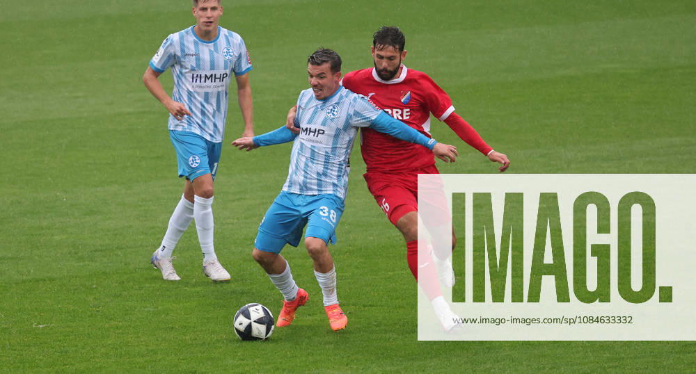Stuttgart Soccer, Regionalliga Southwest; Stuttgarter Kickers vs. TSV Steinbach Haiger; from left: Christian Mauersberger (Kickers), Deniz Bindemann (Steinbach)