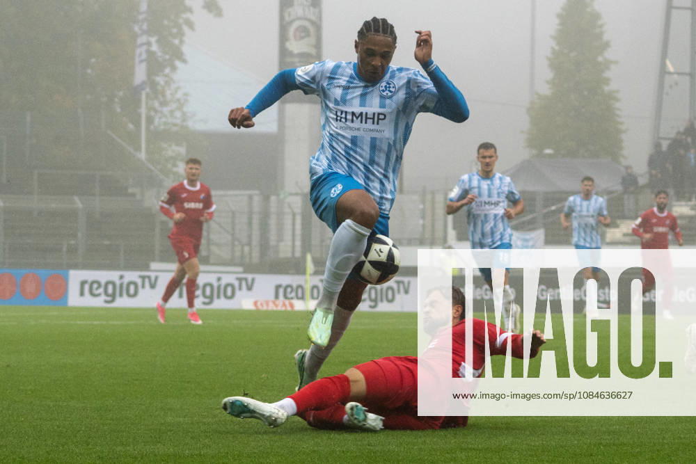 Southwest Regional Soccer League, Stuttgarter Kickers vs. TSV Steinbach Haiger, left: A tackle by David Udogu, SV Stuttgarter Kickers, Stuttgart